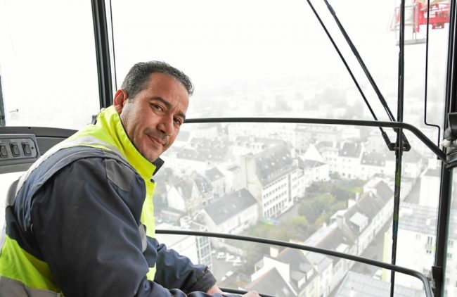 nabil-boudechiche-est-grutier-depuis-douze-ans-et-passe-ses_4417126